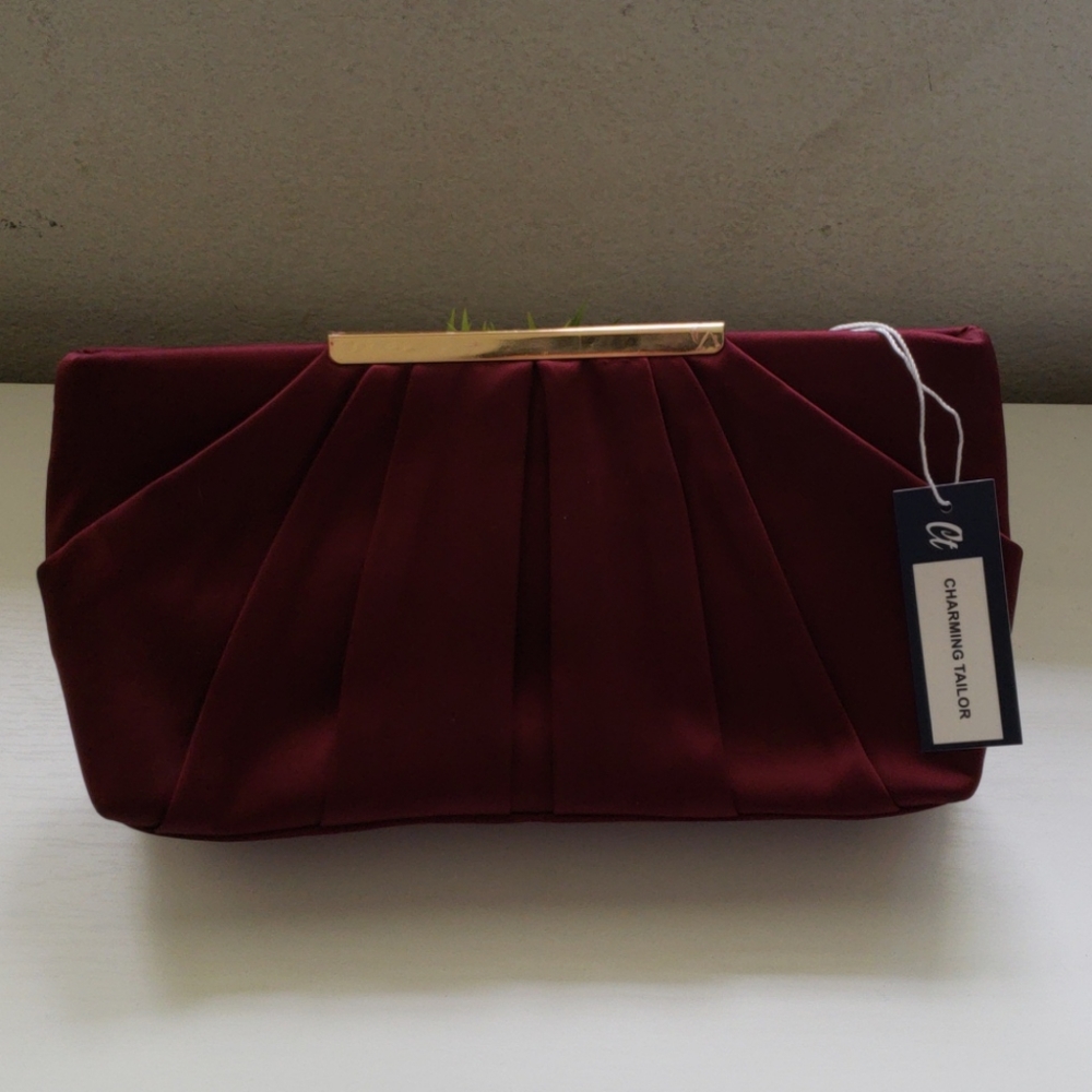Charming Tailor Purse